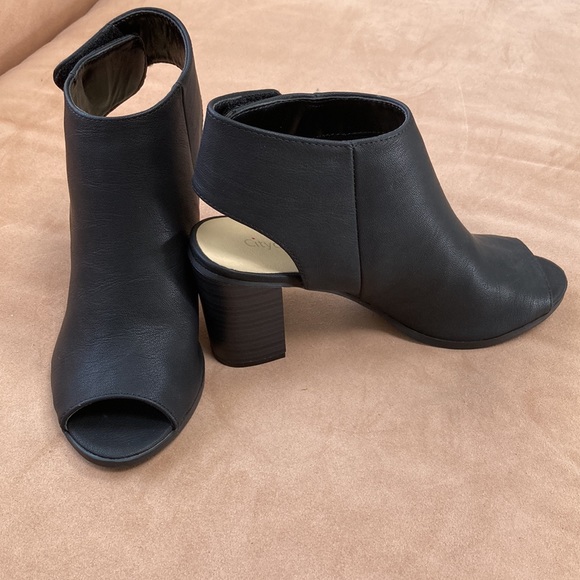 Peep toe booties City Classified black chunky heel size 6 new sexy! - Picture 1 of 10